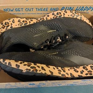 Brooks Revel 4 Leopard Sole/ Black Mesh Sz. 11 Women's  Running Shoe